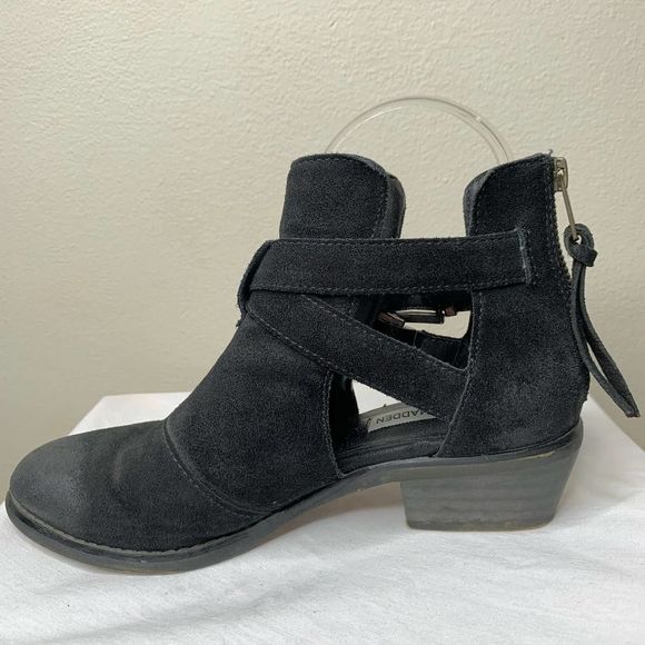 Steve Madden Cinch Distressed Leather Ankle Booties Buckle Cutout - Picture 7 of 10